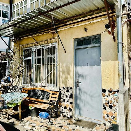 Historical Apartment In City Center Tbilisi Exterior photo