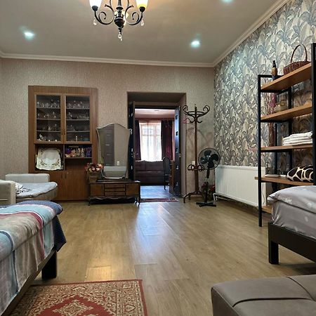 Historical Apartment In City Center Tbilisi Exterior photo
