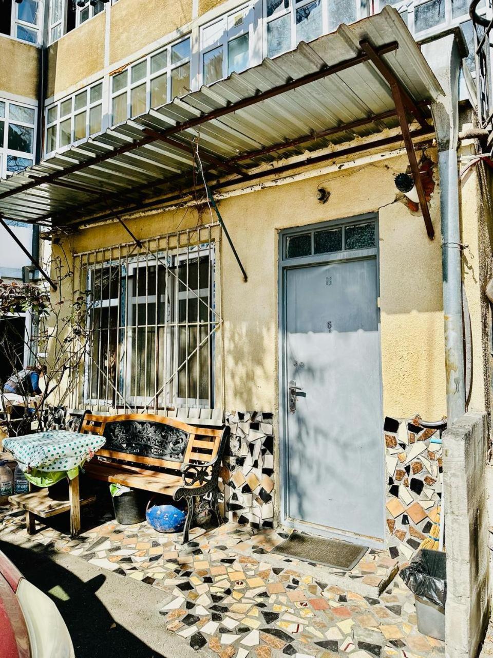 Historical Apartment In City Center Tbilisi Exterior photo